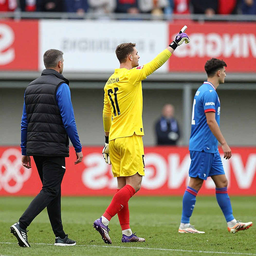 Thibaut Courtois và nhóm WhatsApp của tuyển Bỉ: cuộc chia tay không có tiếng động