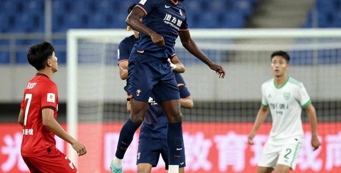 Chuyển nhượng V.League: Cấu trúc hợp đồng và cuộc đua giữ trụ cột