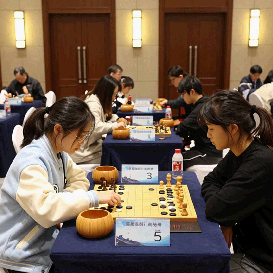 Giữa Wesley So và người chơi phòng trà: cuộc chiến của những nước đi không tên
