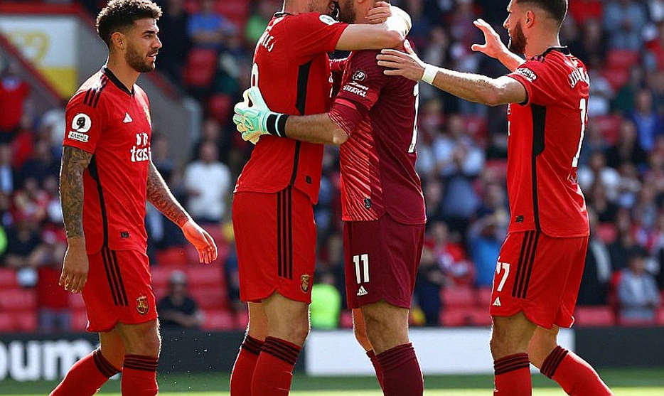 Tờ giấy trắng giữa mùa giải V.League và nỗi sợ thật của người viết bóng đá Việt